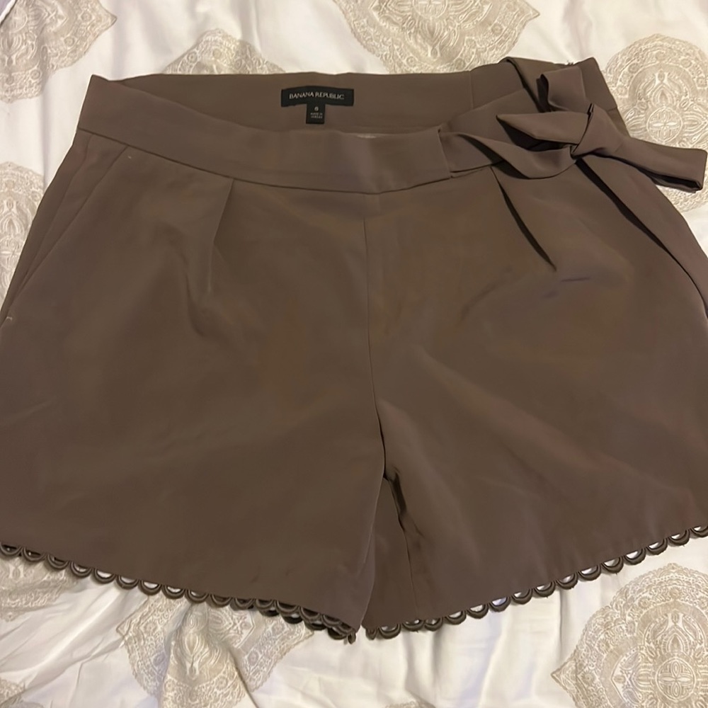 Banana Republic taupe color shorts